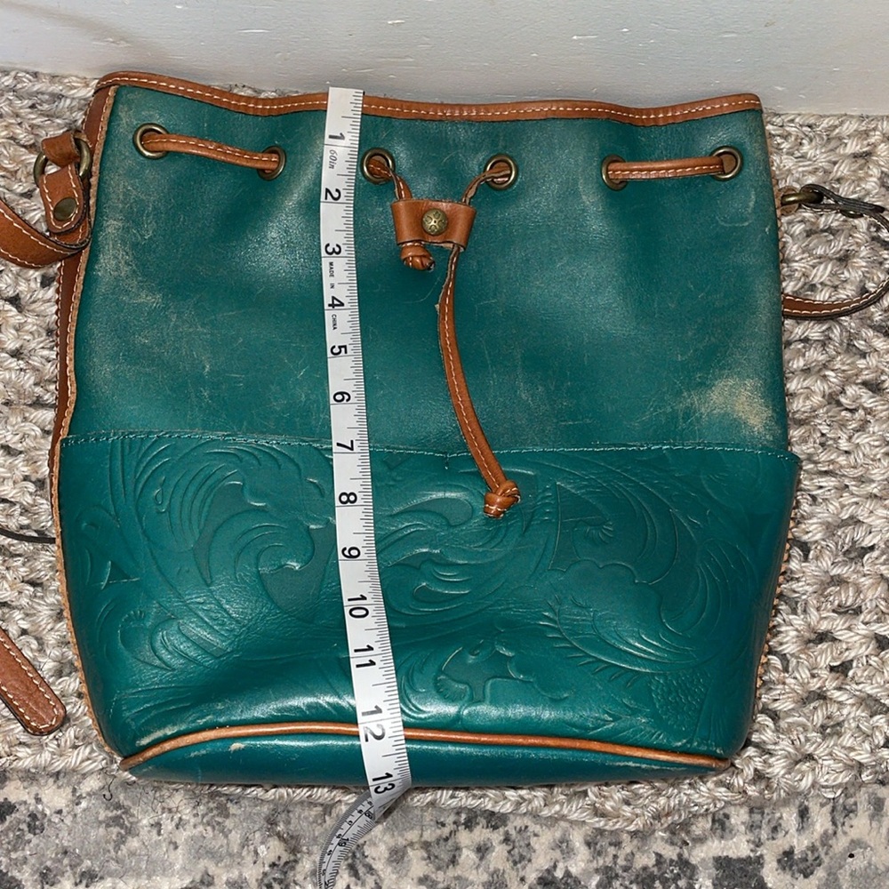 Patricia Nash Brindisi Bucket bag drawstring leather crossbody in jade - Picture 7 of 15